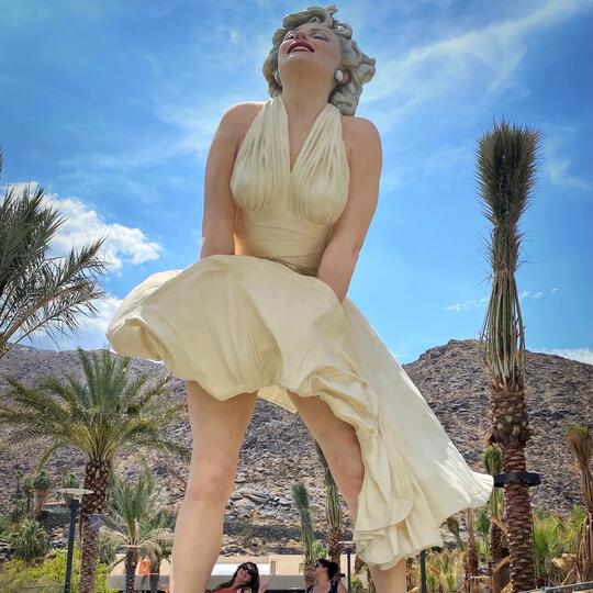 The Forever Marilyn a giant statue of Marilyn Monroe designed by Seward  Johnson in front of the Palm Springs Art Museum. - Palm Springs,  California, U Stock Photo - Alamy