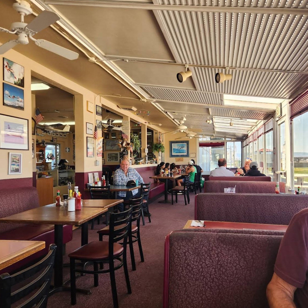 Foxy's Landing & Restaurant