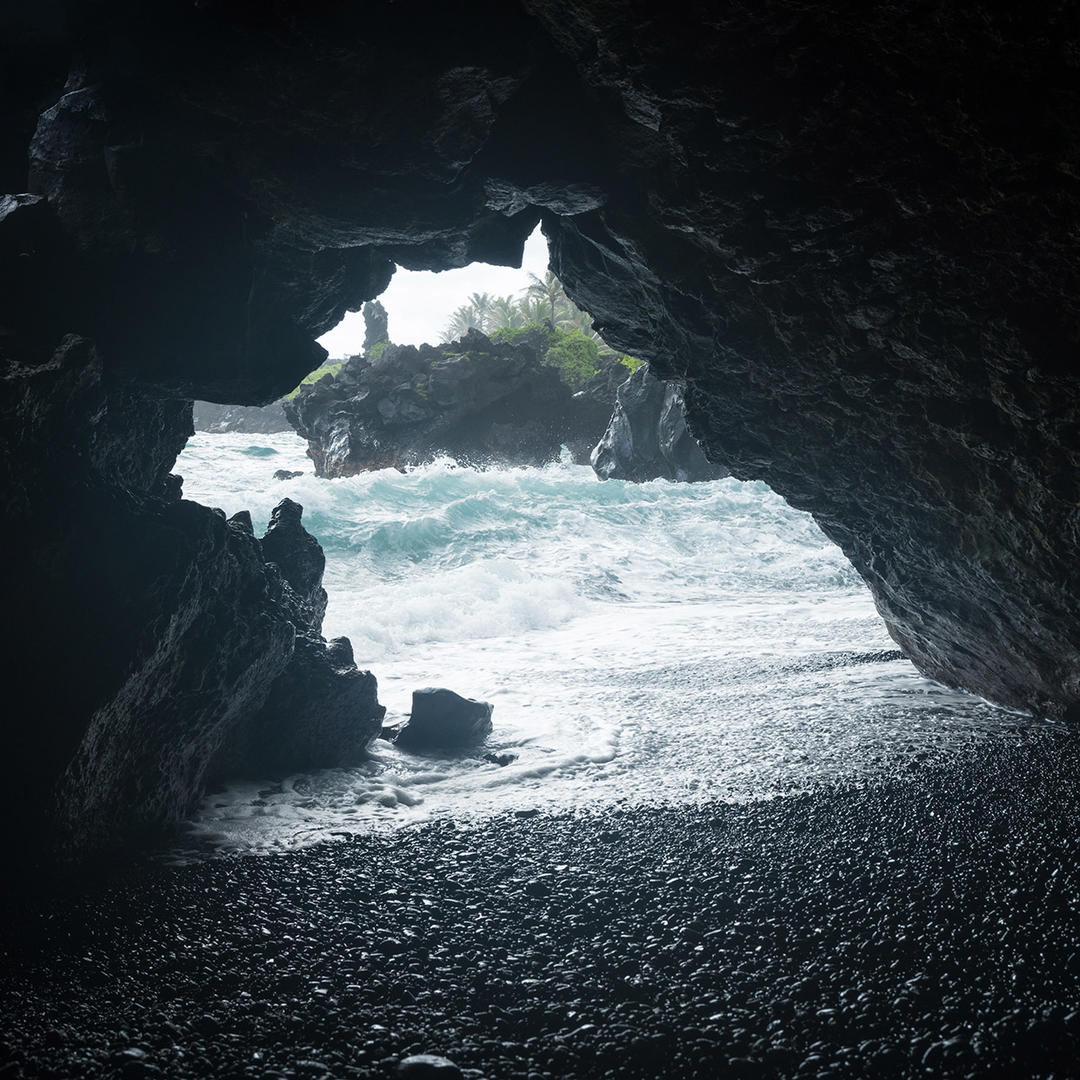 hapuna beach cave